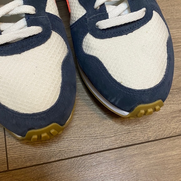 Veja Men's Holiday Rec Sneakers White Orange Blue Like New Size 10 - Picture 8 of 11